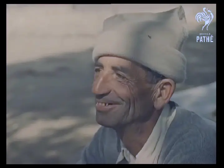 Στο προαύλιο της Αγγελόκτιστης - Πάσχα 1965